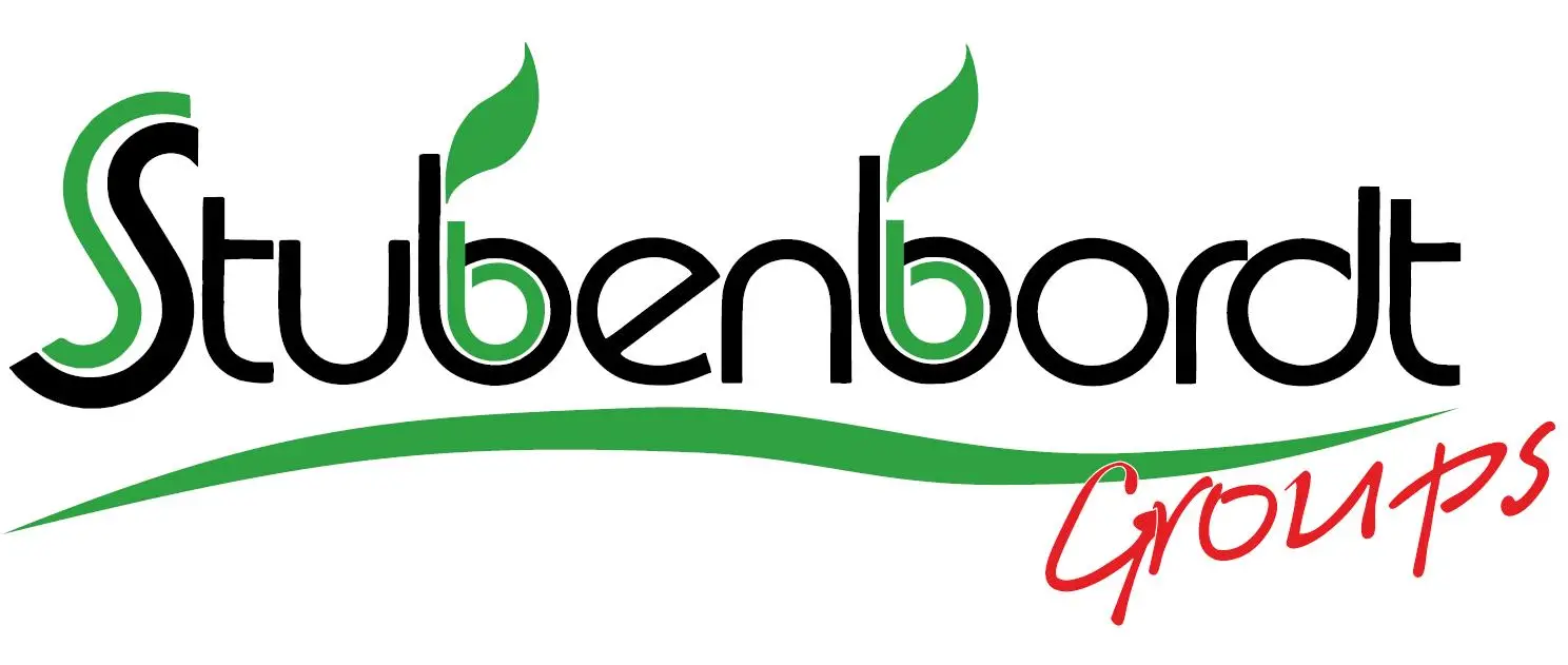 Logo mit Schriftzug "Stubenbordt Groups", kreativer Stil, grüne Blätter, roter Text "Groups".